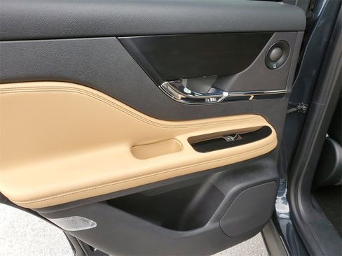 Certified 2020 Lincoln Corsair Reserve image 9