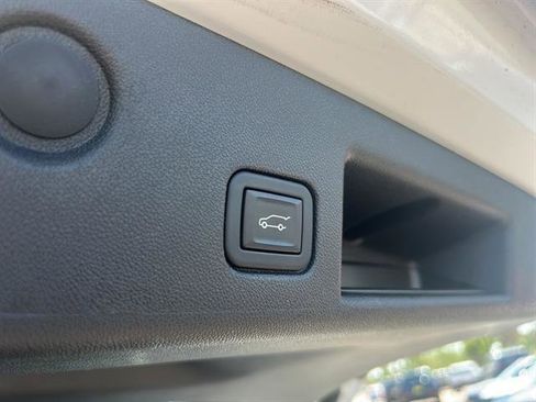 Used 2024 Chevrolet Equinox LT image 28