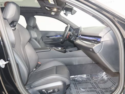 Used 2025 BMW M5 w/ Executive Package image 14
