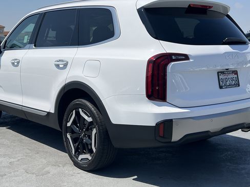 Used 2025 Kia Telluride S FWD image 5