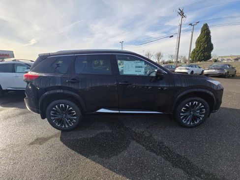 New 2026 Nissan Rogue Platinum w/ Tech Package image 2