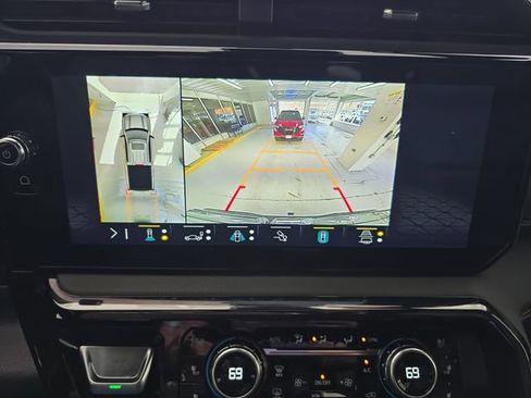 Used 2023 GMC Sierra 1500 AT4 w/ AT4 Premium Package image 17