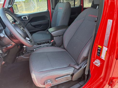 Used 2025 Jeep Wrangler Unlimited Rubicon AWD/4WD image 21