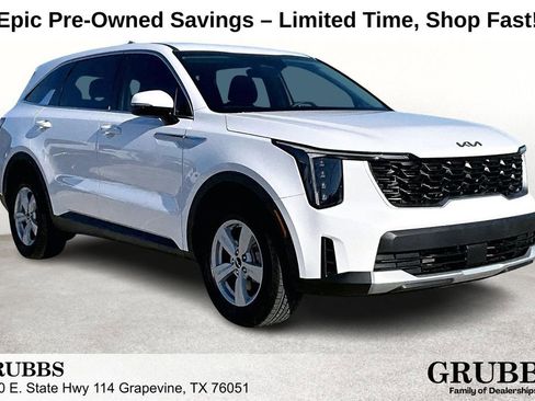 Used 2025 Kia Sorento LX image 1