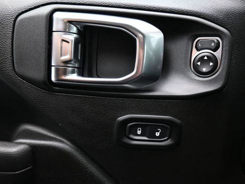 New 2025 Jeep Gladiator Sport image 26