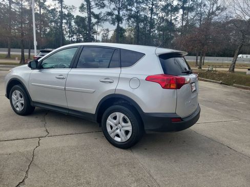 Used 2013 Toyota RAV4 LE image 3