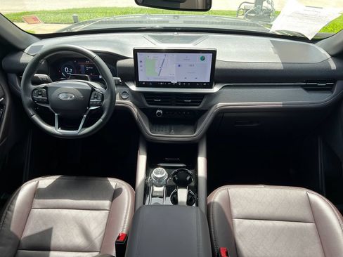 Used 2025 Ford Explorer Platinum RWD image 26