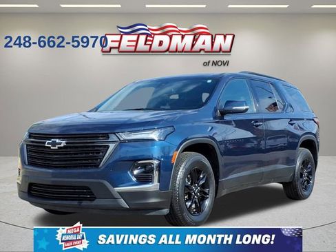 Used 2023 Chevrolet Traverse LT FWD image 1