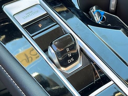 Used 2024 Volkswagen Atlas SE image 21