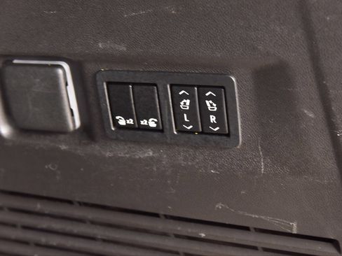 Used 2021 Chevrolet Tahoe RST w/ Luxury Package image 40