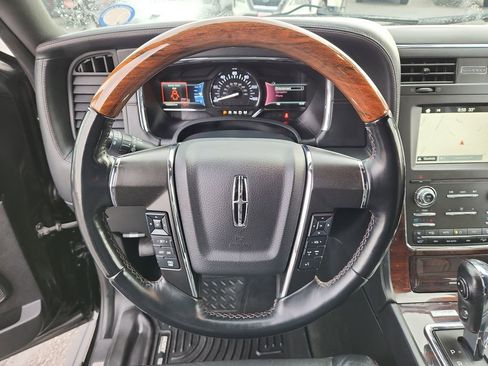 Used 2017 Lincoln Navigator L Reserve image 18