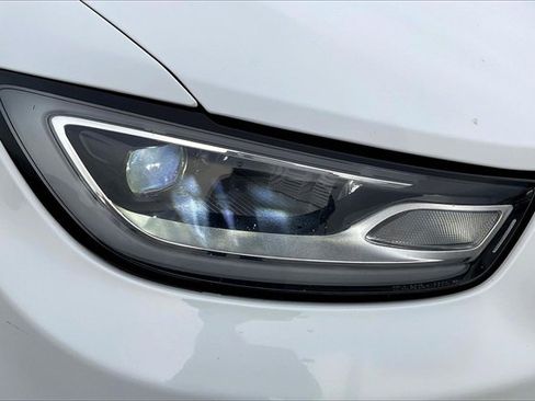 Used 2024 Chrysler Pacifica Select image 29