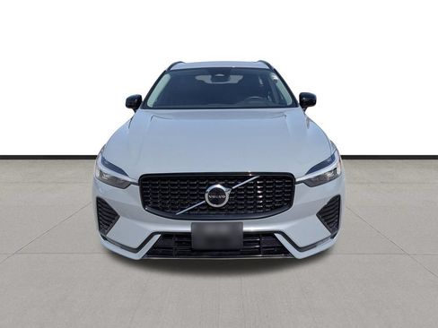 Used 2024 Volvo XC60 B5 Core AWD/4WD image 2
