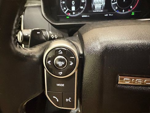 Used 2018 Land Rover Discovery HSE AWD/4WD image 19