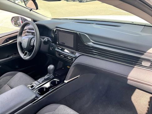 Used 2025 Toyota Camry LE image 14