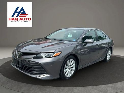 Used 2019 Toyota Camry LE w/ Convenience Package FWD image 1