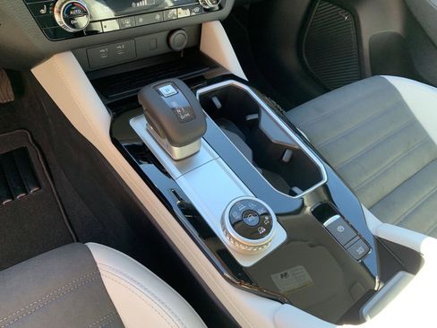 New 2025 Mitsubishi Outlander SE image 17