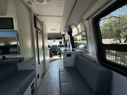 Used 2022 Mercedes-Benz Sprinter 3500 image 9