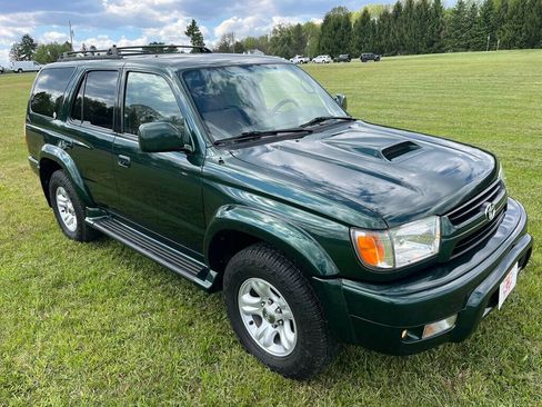 Used 2001 Toyota 4Runner SR5 AWD/4WD image 2