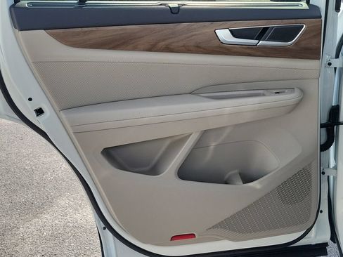 Certified 2026 Volkswagen Atlas SE FWD image 19