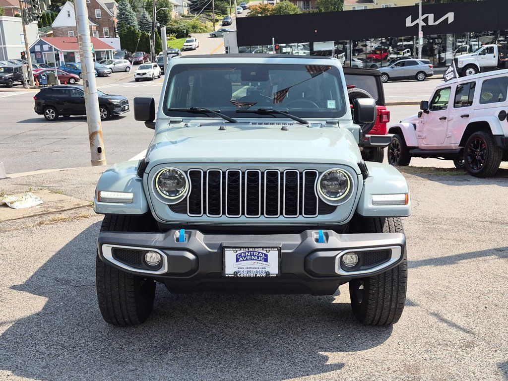 Used 2024 Jeep Wrangler Unlimited Sahara w/ Safety Group AWD/4WD image 2