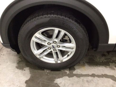 Used 2021 Ford Explorer XLT w/ Equipment Group 202A AWD/4WD image 8