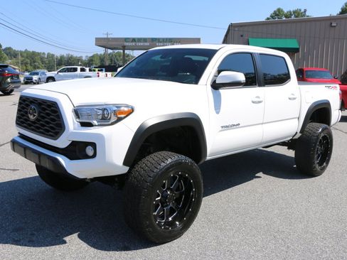 Used 2020 Toyota Tacoma TRD Off-Road w/ TRD Premium Off Road Package AWD/4WD image 1