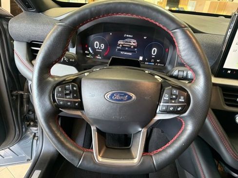 Used 2025 Ford Explorer ST-Line w/ ST-Line Street Pack image 15