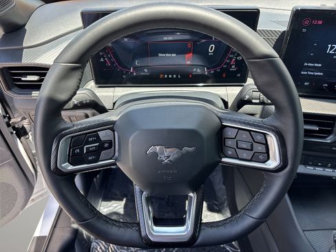 Used 2025 Ford Mustang Coupe RWD image 27