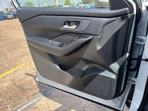 Used 2026 Nissan Rogue SV FWD image 18