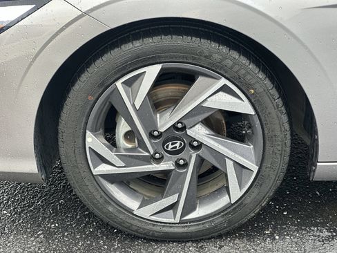 Used 2025 Hyundai Elantra Limited FWD image 13