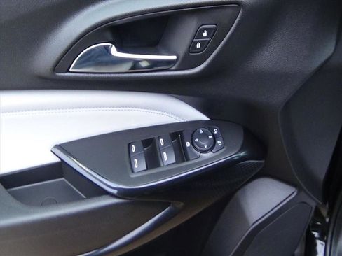 Used 2025 Chevrolet Trax LT image 15