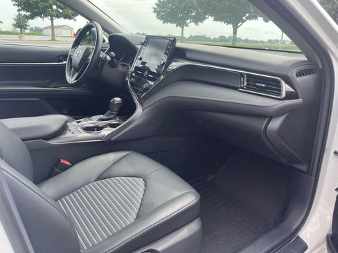Used 2021 Toyota Camry SE w/ Cold Weather Package FWD image 14