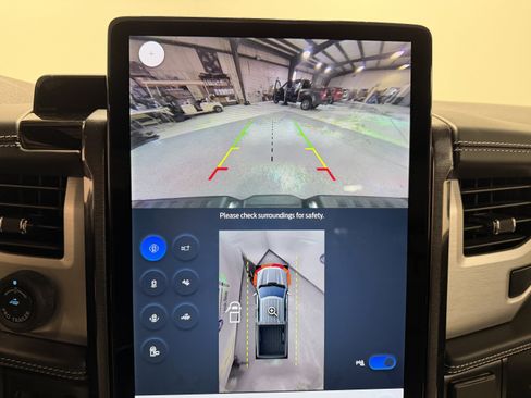 Used 2022 Ford F150 Lightning Platinum image 14