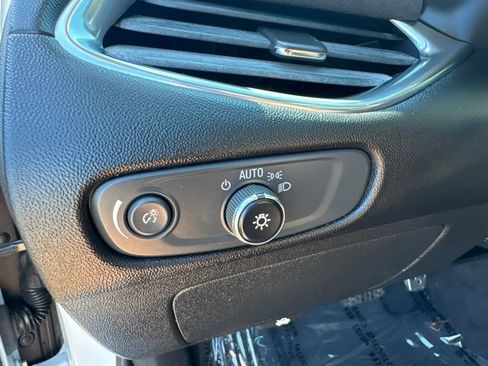 Used 2017 Chevrolet Malibu LT FWD image 26
