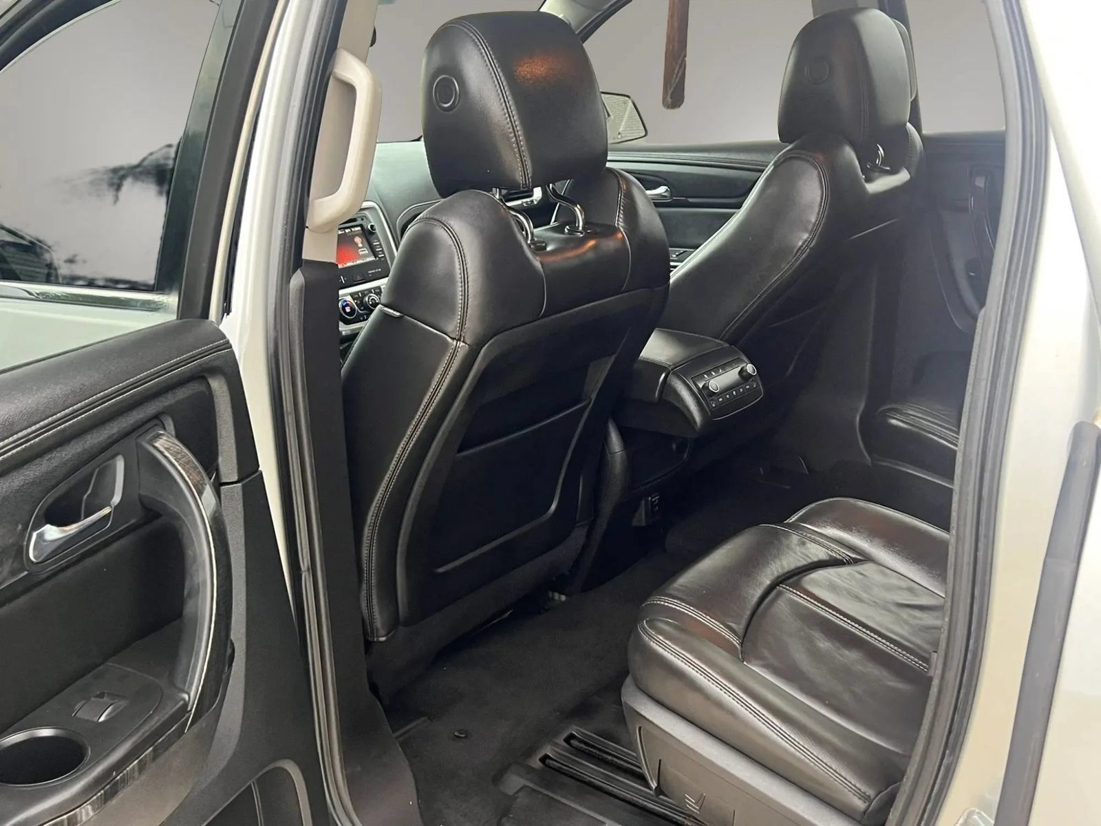 Used 2015 GMC Acadia SLT AWD/4WD image 16