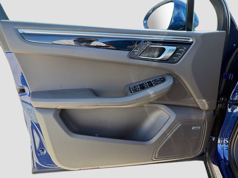 Used 2024 Porsche Macan image 22