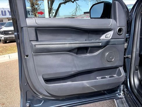 Used 2023 Ford Expedition XLT image 22