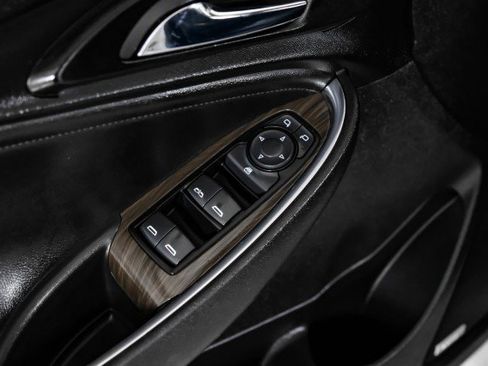 Used 2018 Chevrolet Malibu Premier w/ Premier Sun and Wheel Package FWD image 41