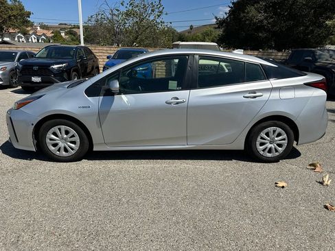 Used 2020 Toyota Prius L Eco w/ Carpet Mat Package FWD image 2