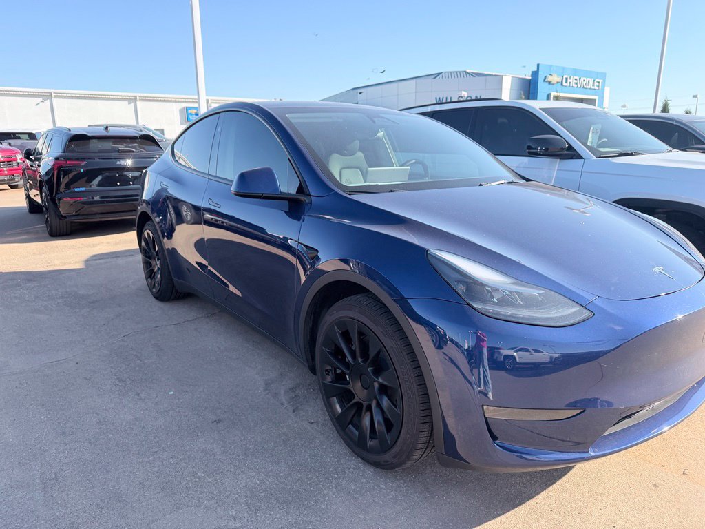 Used 2024 Tesla Model Y 2WD image 11