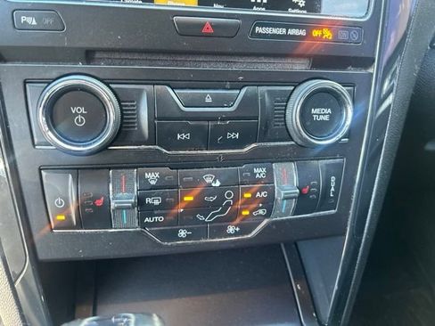 Used 2018 Ford Explorer XLT w/ Equipment Group 202A AWD/4WD image 29