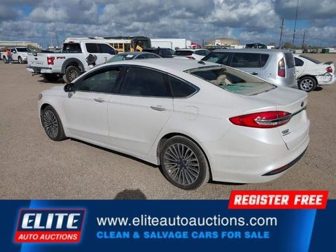 Used 2018 Ford Fusion SE w/ Fusion SE Technology Package image 5