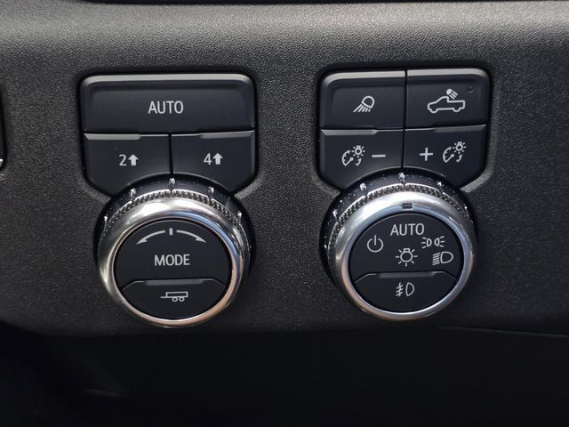 Used 2025 GMC Sierra 1500 SLT AWD/4WD image 19