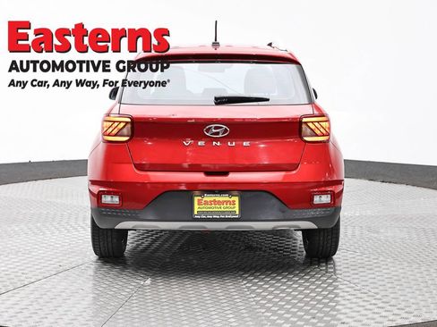 Used 2023 Hyundai Venue Limited FWD image 6