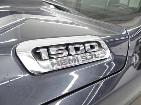 Used 2019 RAM 1500 Laramie AWD/4WD image 11