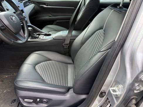 Used 2023 Toyota Camry SE image 5