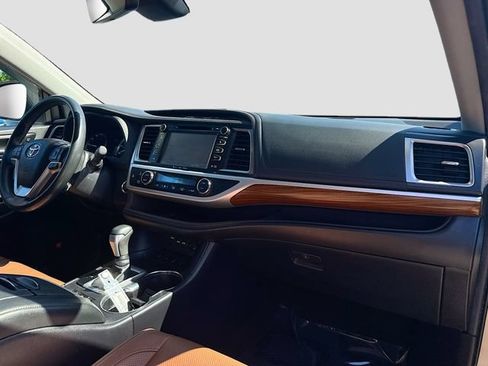 Used 2019 Toyota Highlander Limited AWD/4WD image 32