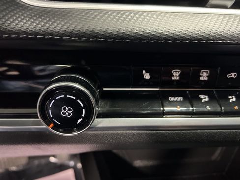 Used 2025 Chevrolet Equinox LT image 33