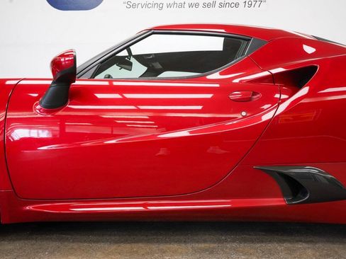 Used 2016 Alfa Romeo 4C Coupe w/ Convenience Group - Coupe RWD image 9
